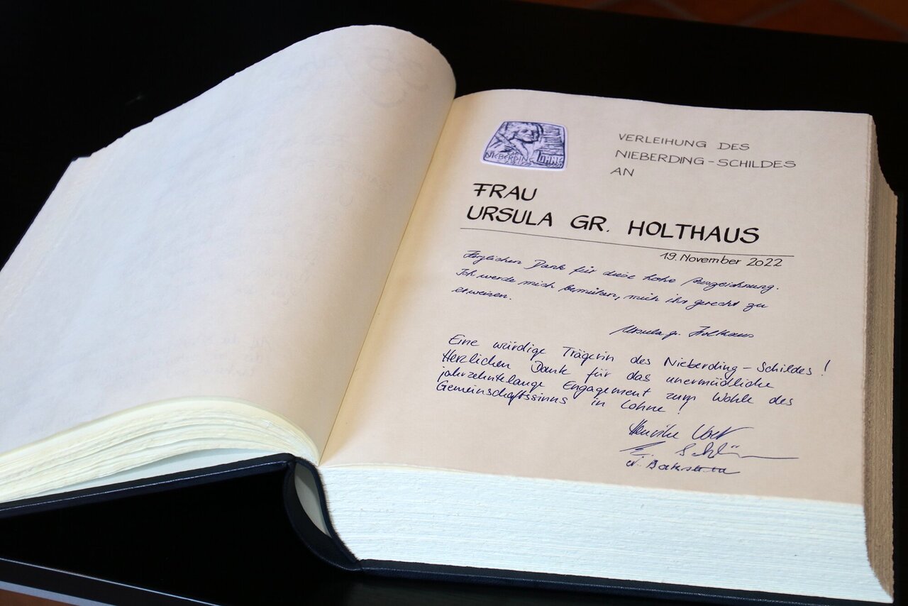 Ursula gr. Holthaus erhält den Nieberdingschild - Nachlese in Bildern Image 10