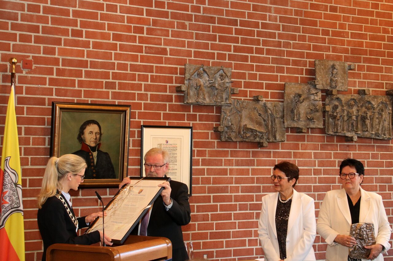 Ursula gr. Holthaus erhält den Nieberdingschild - Nachlese in Bildern Image 1