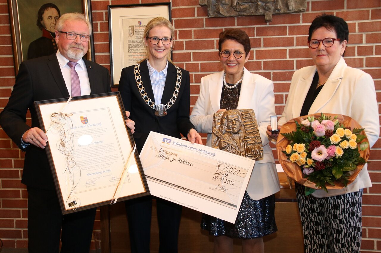 Ursula gr. Holthaus erhält den Nieberdingschild - Nachlese in Bildern Image 2