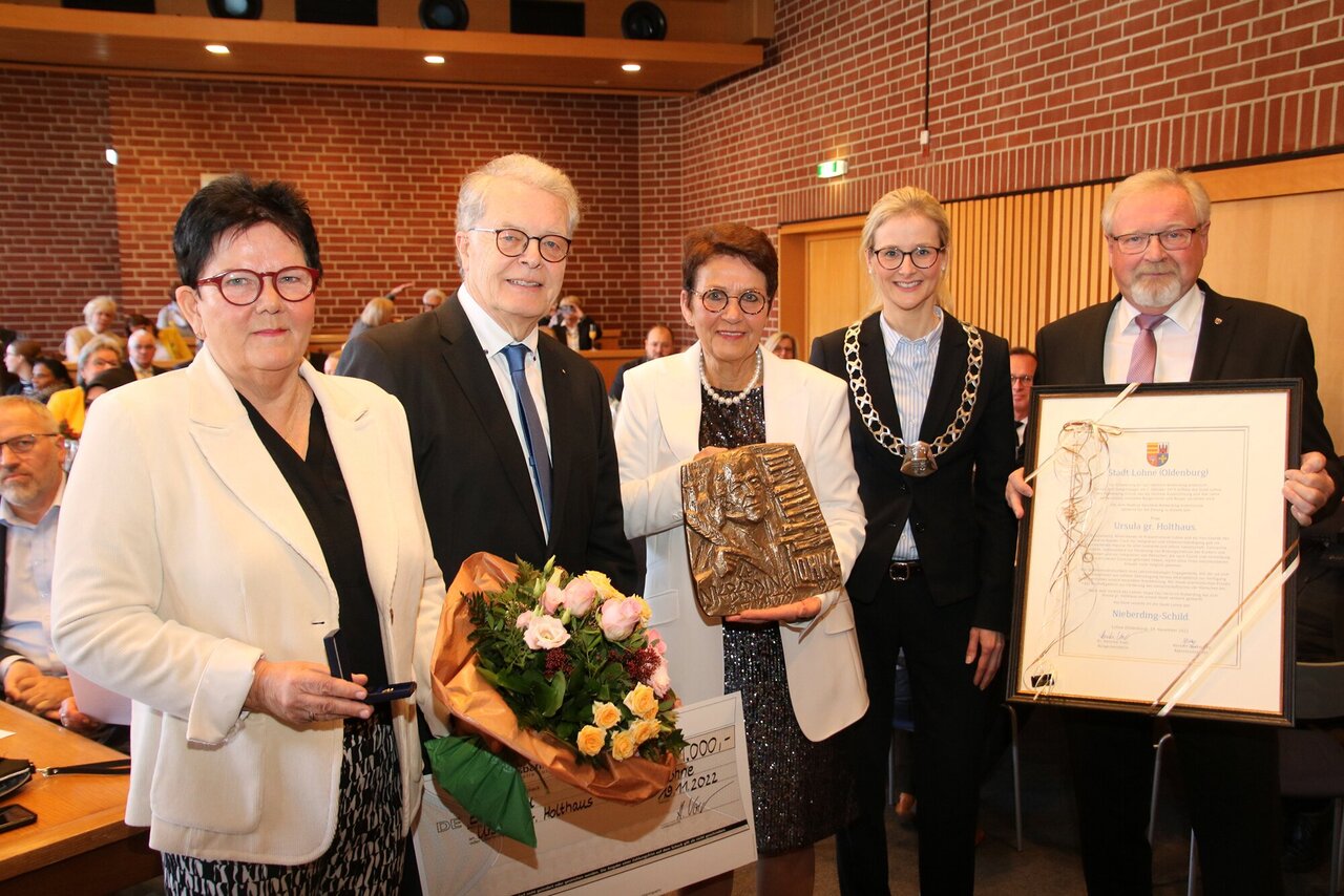 Ursula gr. Holthaus erhält den Nieberdingschild - Nachlese in Bildern Image 3