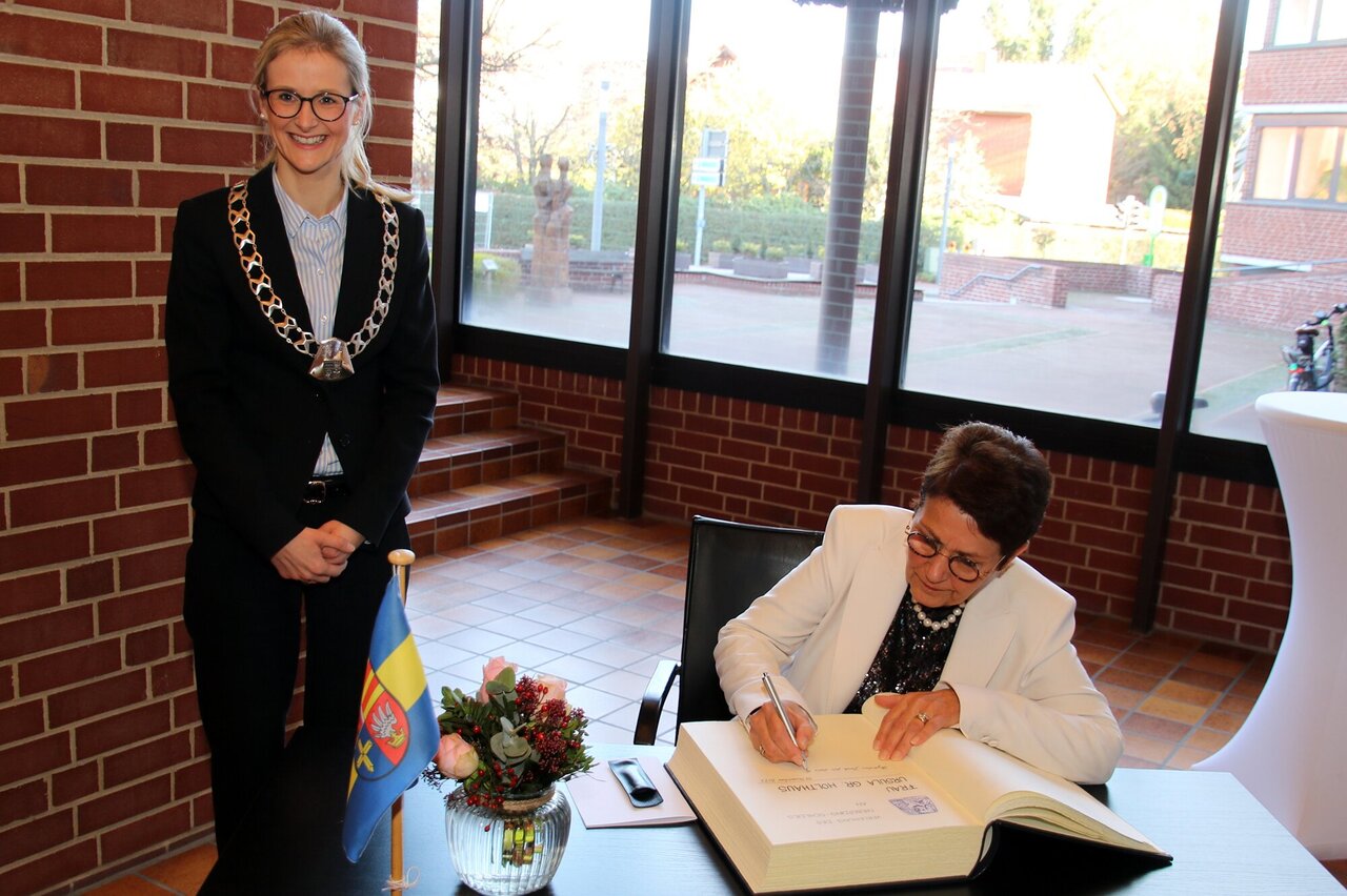 Ursula gr. Holthaus erhält den Nieberdingschild - Nachlese in Bildern Image 7