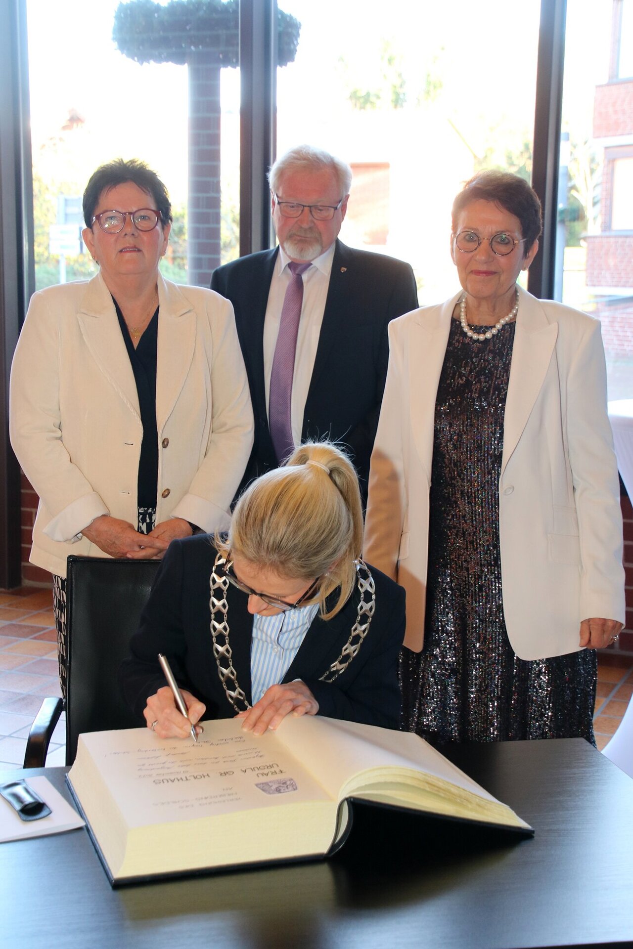 Ursula gr. Holthaus erhält den Nieberdingschild - Nachlese in Bildern Image 8