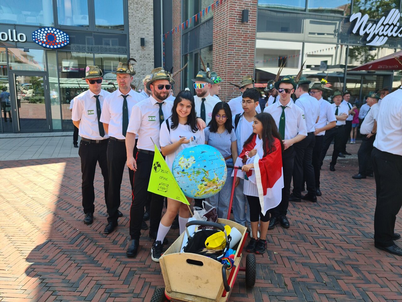 „Weltreise ohne Koffer“ 2023 Image 1