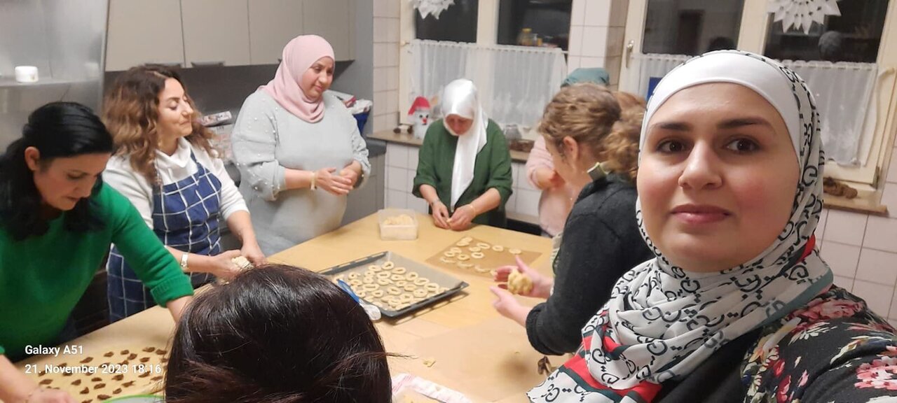 Vorweihnachtsbacken im Lohner Jugendtreff Image 1