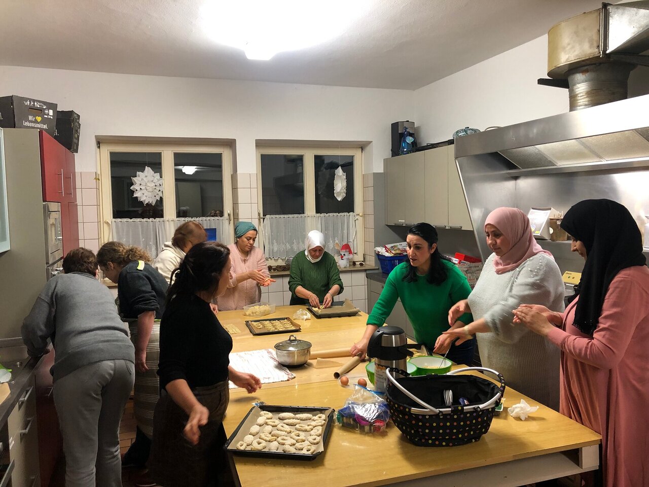 Vorweihnachtsbacken im Lohner Jugendtreff Image 7